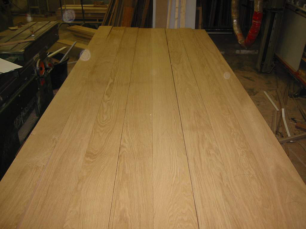 Und so sehen die Bretter ineinander gesteckt aus. Wir sprechen dann von einem "Bild", das sich durch die unterschiedliche Maserung des Holzes ergibt.